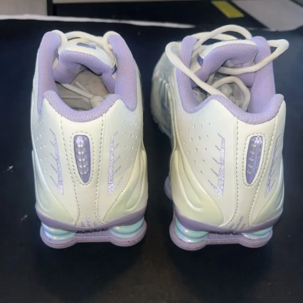 Ih4050-001 Nike Shox R4 Soft Pearl Hydrangeas Size 6.5